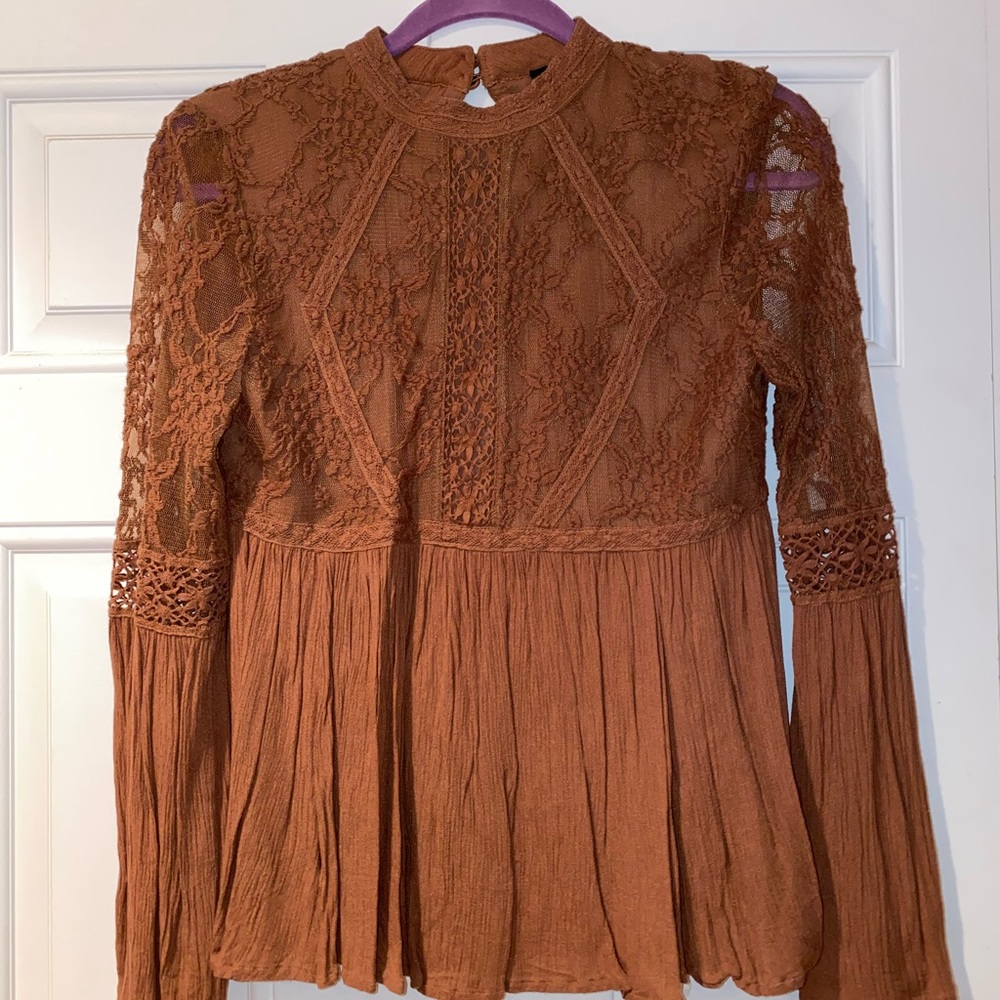 Adorable burnt orange American Eagle Lace Top